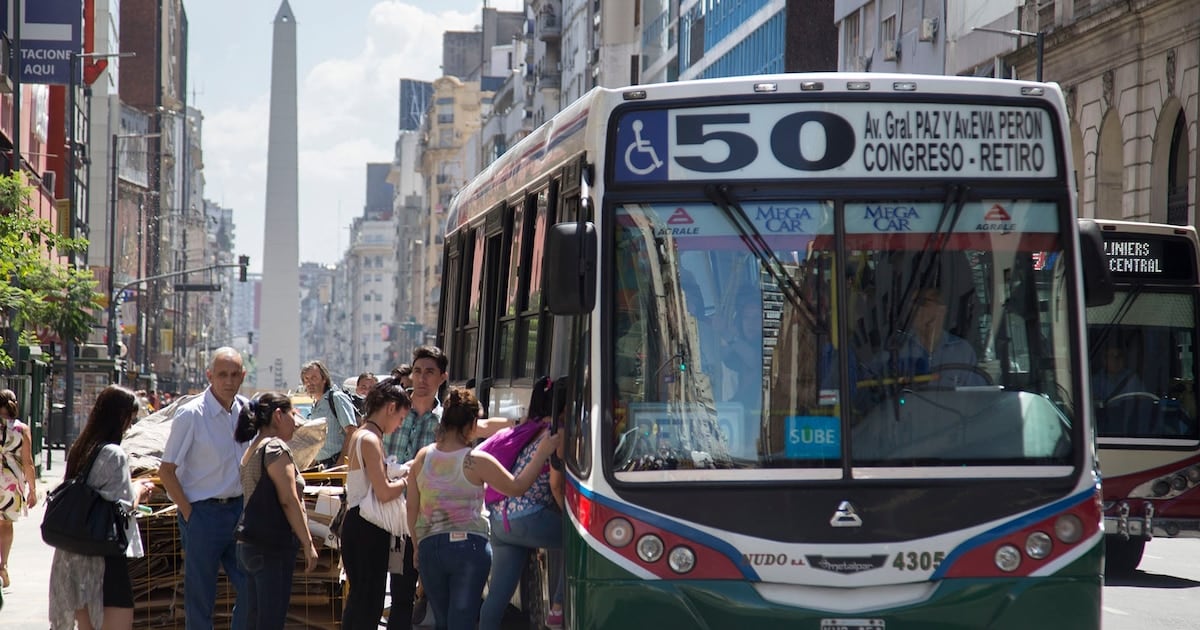 Desde el jueves 1 de octubre, el boleto mínimo de colectivo en la Ciudad costará 920,48 pesos y el subte pasará a 1.817
