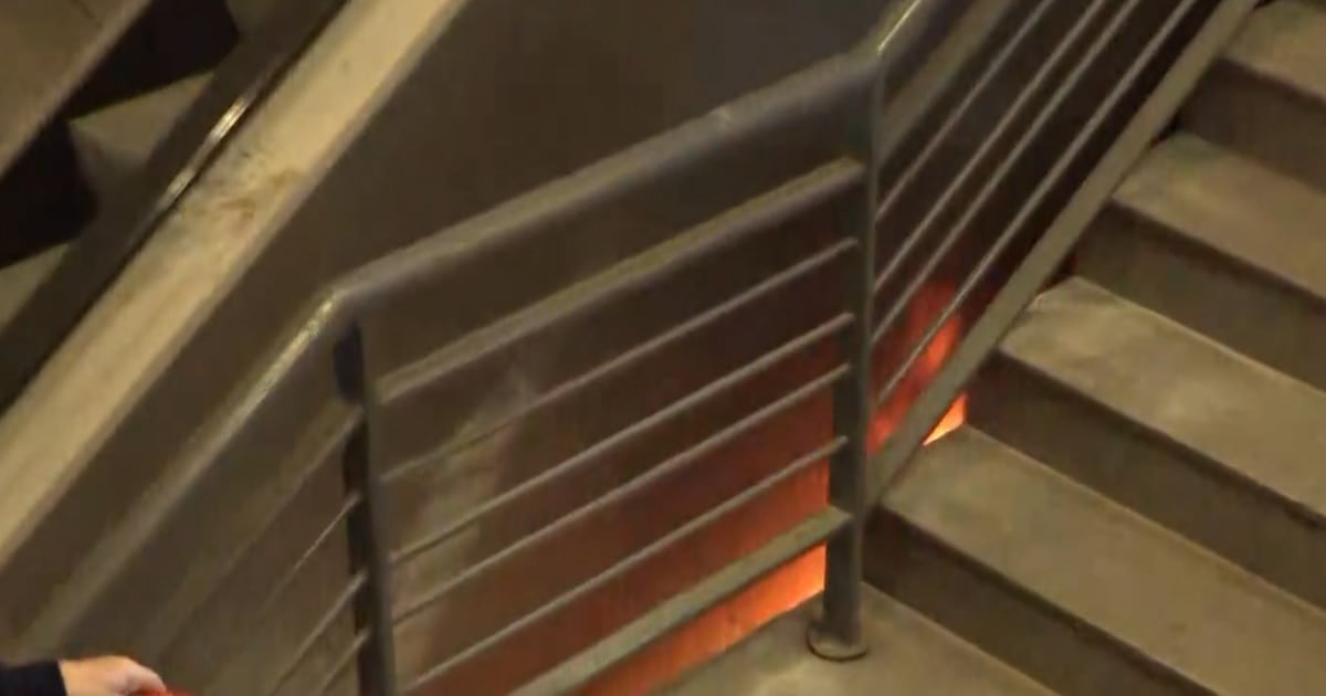 Incendio en una escalera mecánica de Constitución: evacúan la terminal y hospitalizan a un joven