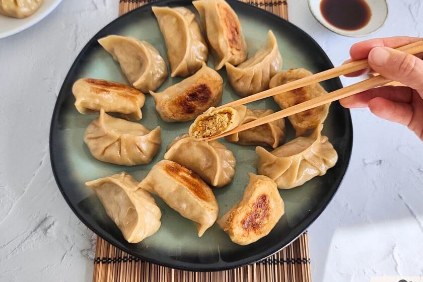 Gyoza de tofu y shiitake: la receta casera para treintena de piezas y un cierre que se cobra sola la sartén