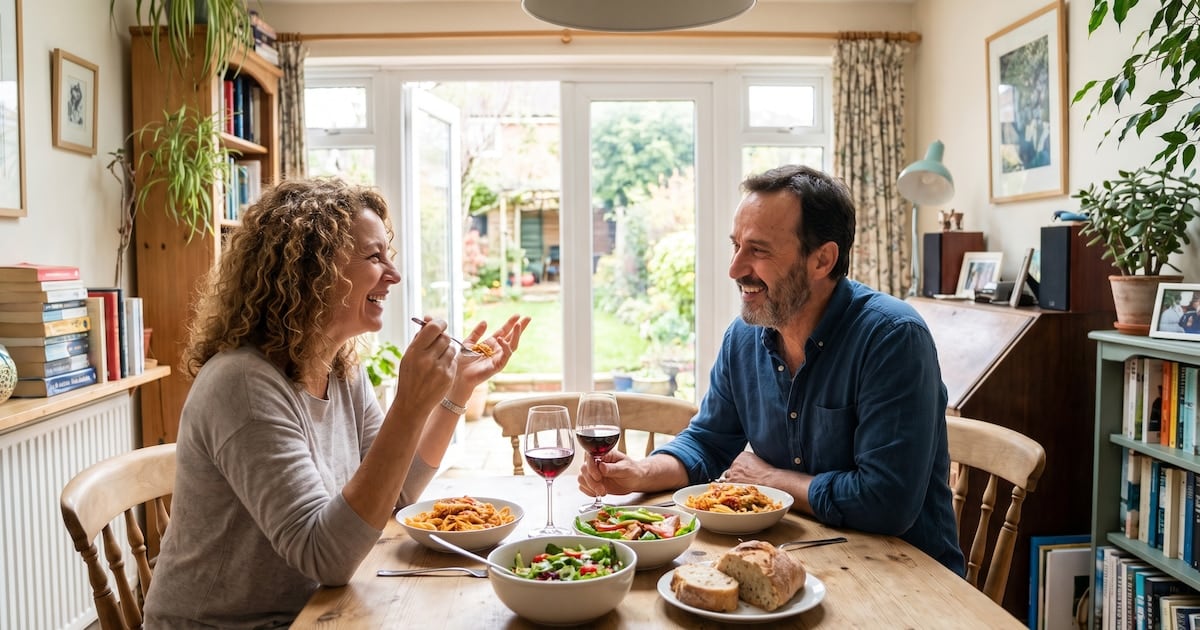 La cena con tu pareja hace algo que muchos ignoran en el cuerpo, y un estudio lo puso en números