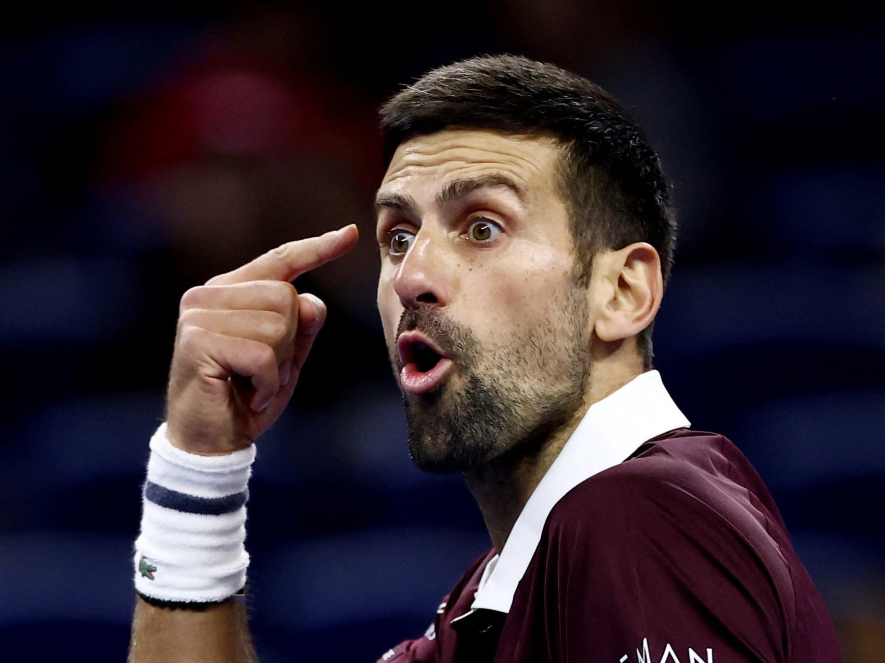 Nole se plantó en semis tras una remontada caliente y un punto que se repitió por culpa de un cartel