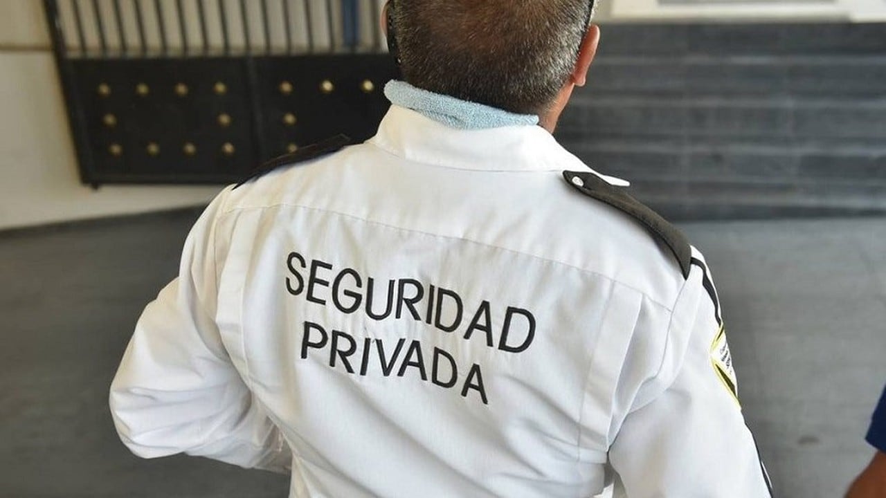 Sueldo de vigilador general: la escala de octubre totaliza $1.838.200 y proyecta $1.930.000 hacia fin de año