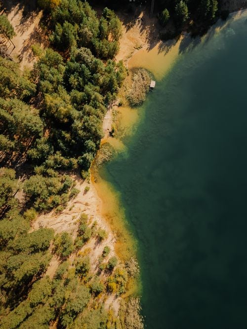 La isla Santa Teresita, el rincón del lago Lácar que sólo se puede alcanzar por agua y guarda una capilla de 1933