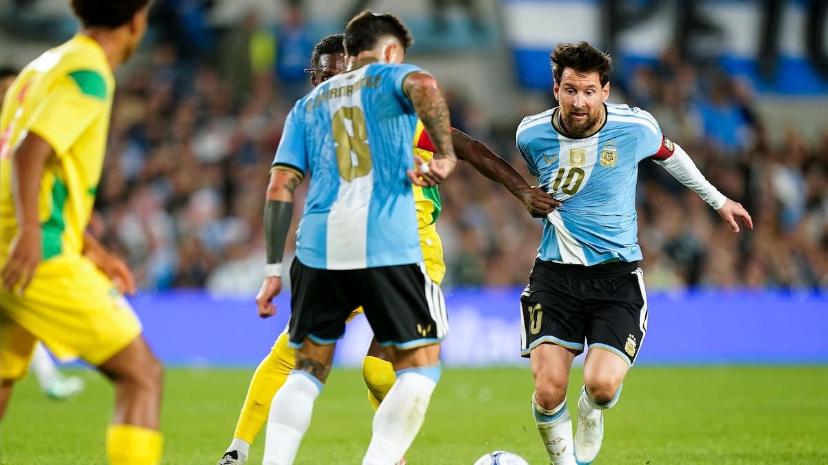 Otamendi y la cabeza de todo un Monumental: Argentina le gana a Benín y a la nostalgia