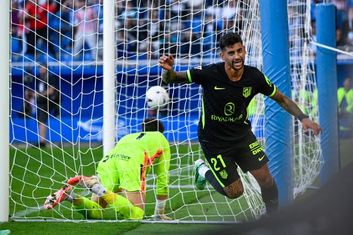 Cuti Romero cabeceó la calma del Atlético en Mendizorroza y dejó al Colchonero a dos puntos de la cima