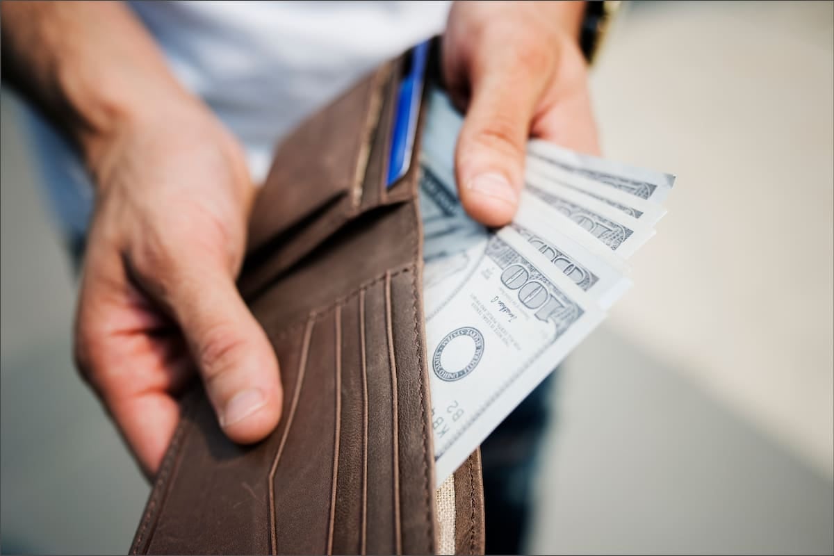 El dolar oficial y el blue quedaron a solo cinco pesos de diferencia y la inflacion porteña volvio a acelerarse