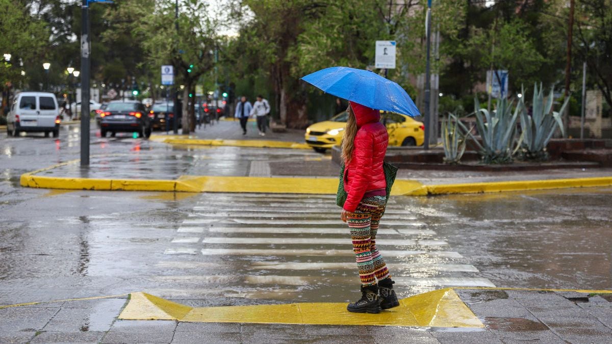 Neuquén bajo el agua: seis departamentos en alerta naranja y un país mirando al cielo