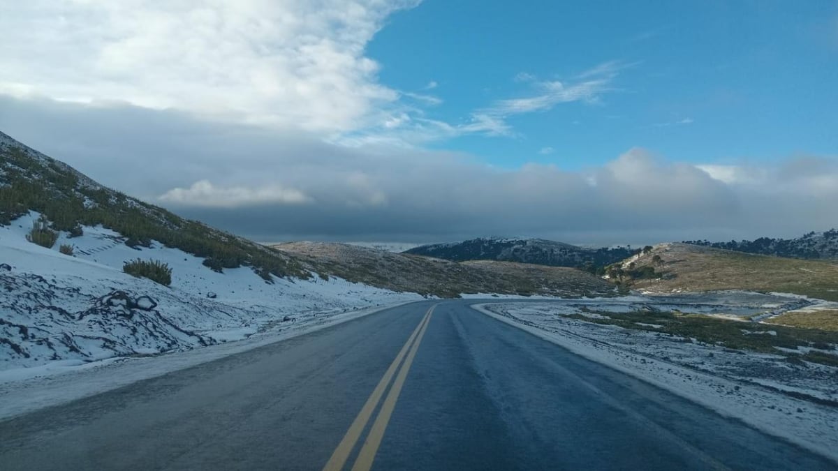 Dos pasos a Chile siguen abiertos desde Neuquén, pero la cordillera exige cadenas y paciencia al volante