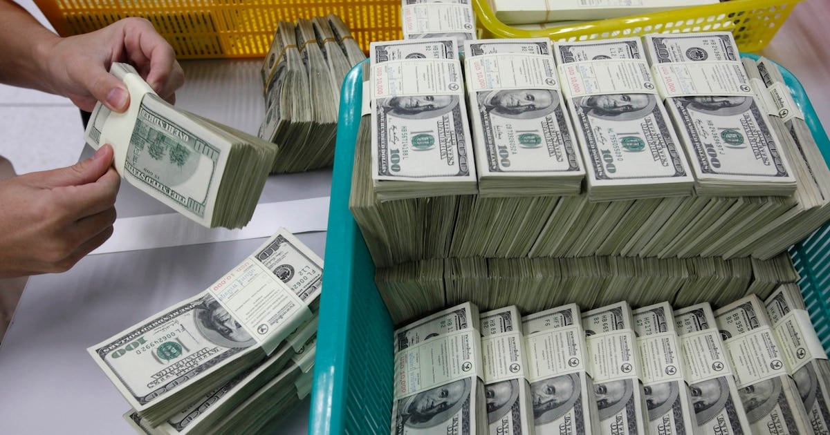 El billete verde afloja en las pizarras y deja al Banco Nación en su piso de casi un mes