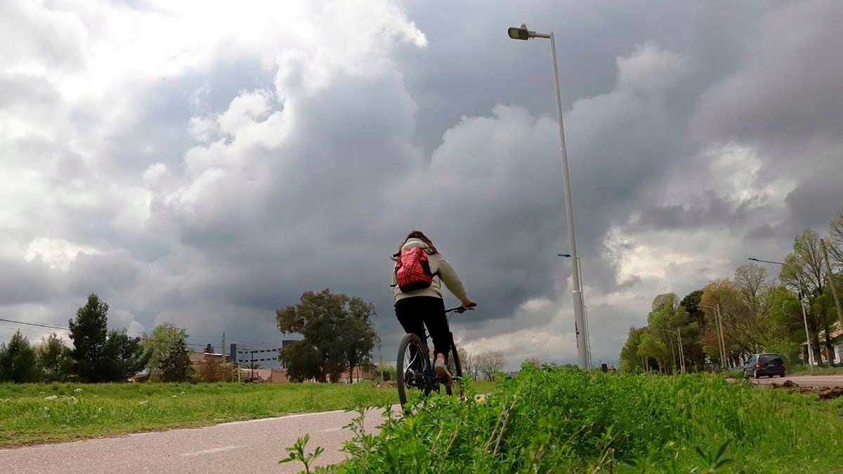 Semana encapotada en Neuquén: la inestabilidad se instala y el finde trae lluvias y tormentas