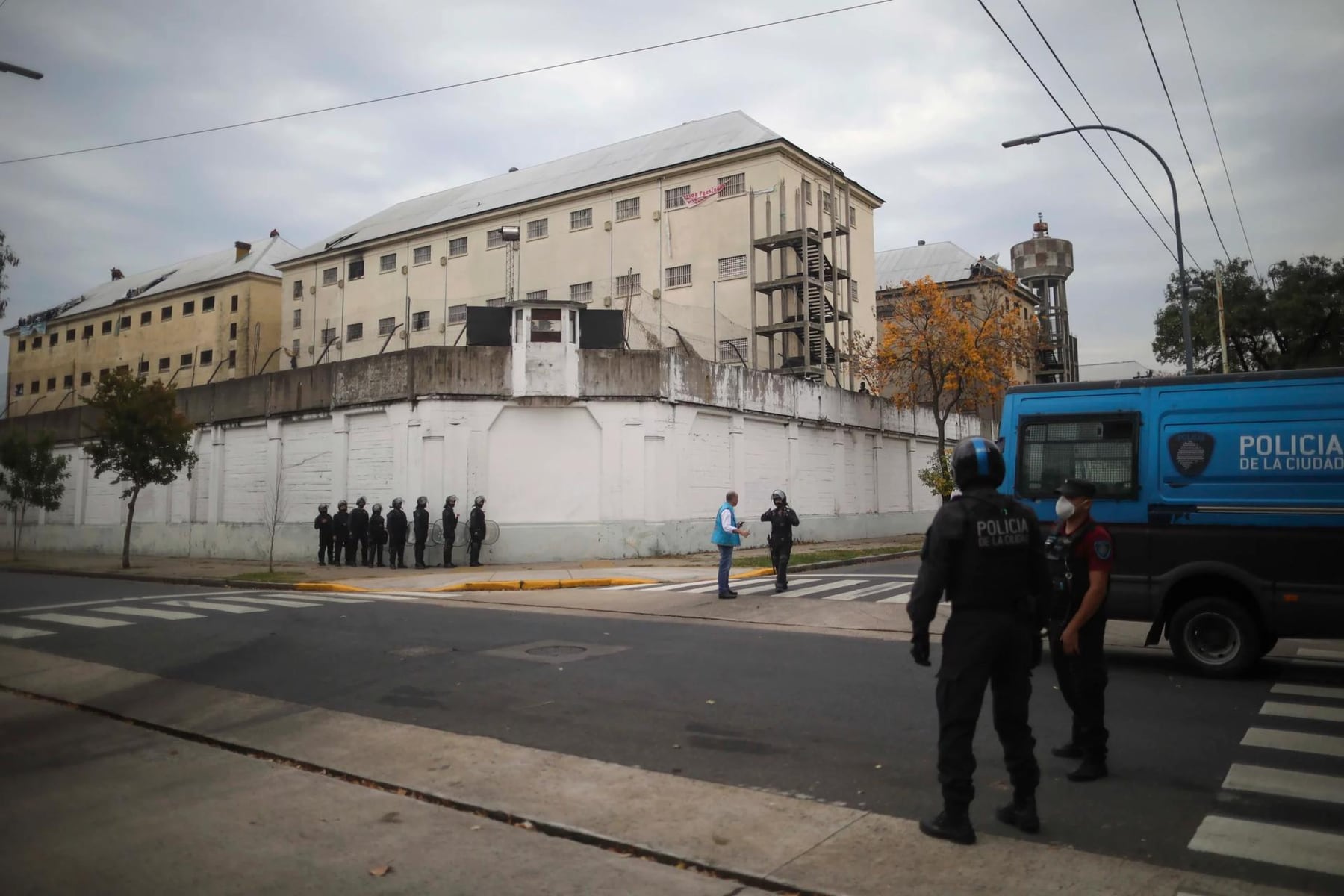 Avanzan los traslados desde Devoto a Marcos Paz y crecen los reclamos por la falta de pertenencias