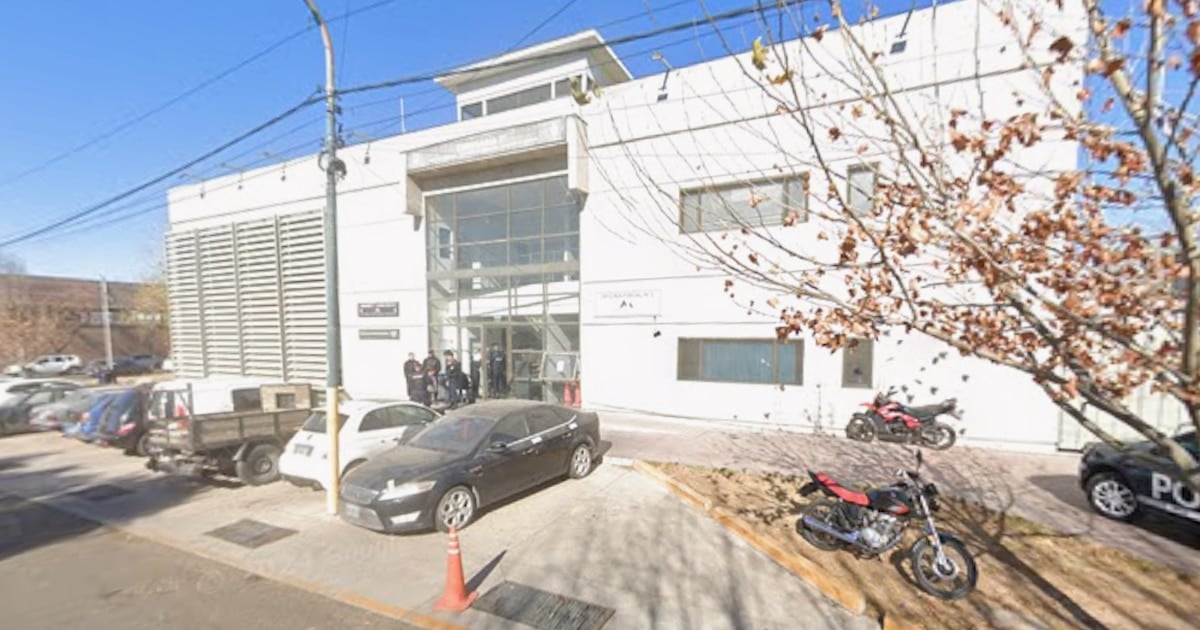 Un policía de Mendoza quedó preso acusado de abusar sexualmente de una detenida en una comisaría de Godoy Cruz