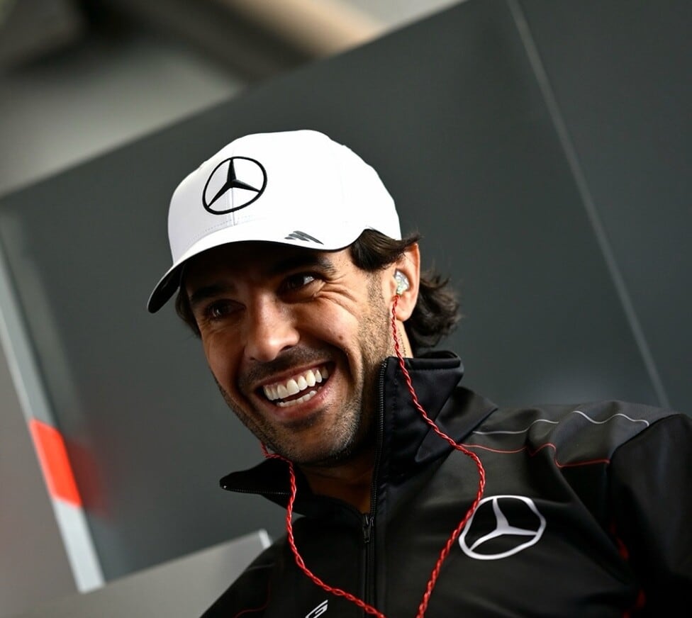 El campeón que se cambió de moto y todavía no le arranca: Urcera y el handicap del Mercedes-Benz