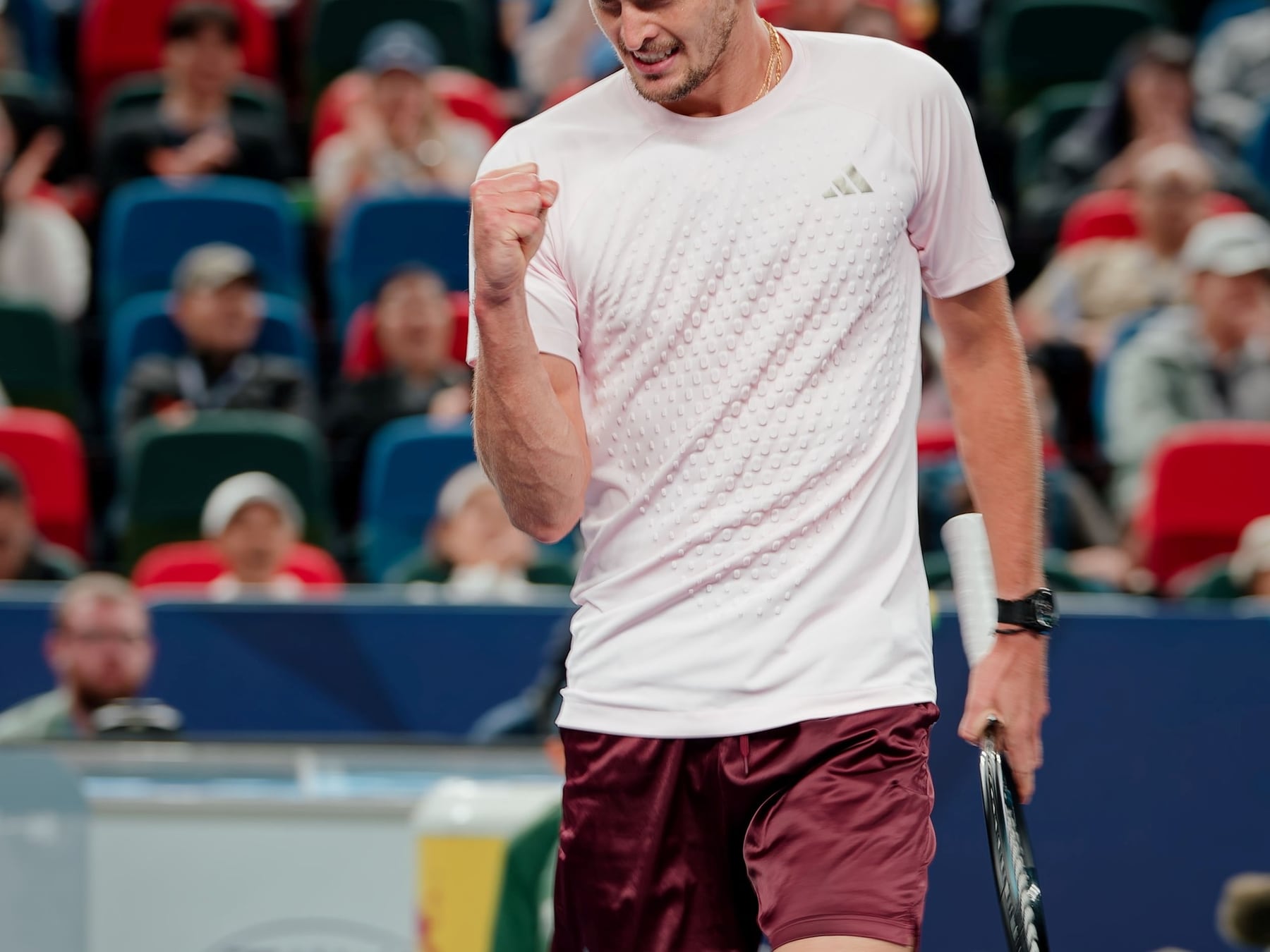 Zverev sacó el liso y ya está en semis: el alemán va por Davidovich en Shanghái