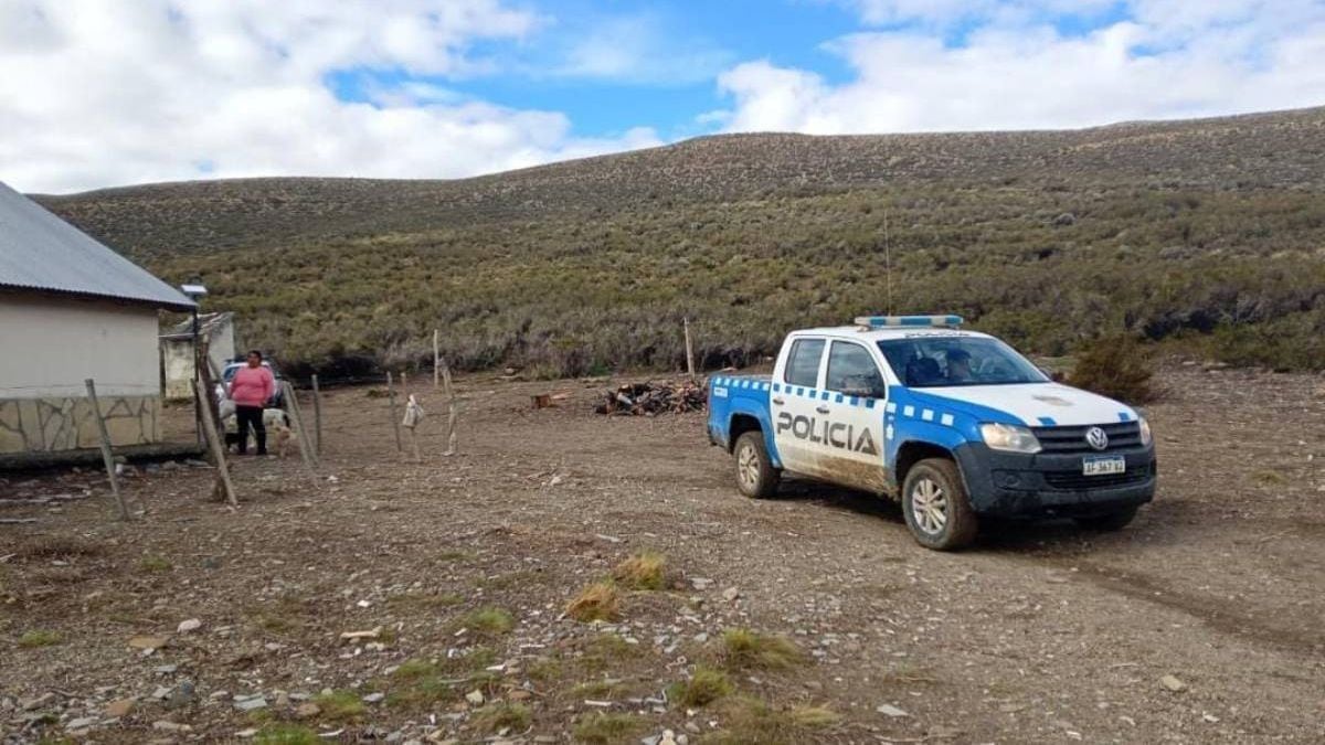 Una semana sin poder salir de la meseta: la historia de Ana y la familia que la policía tuvo que ir a buscar entre el barro