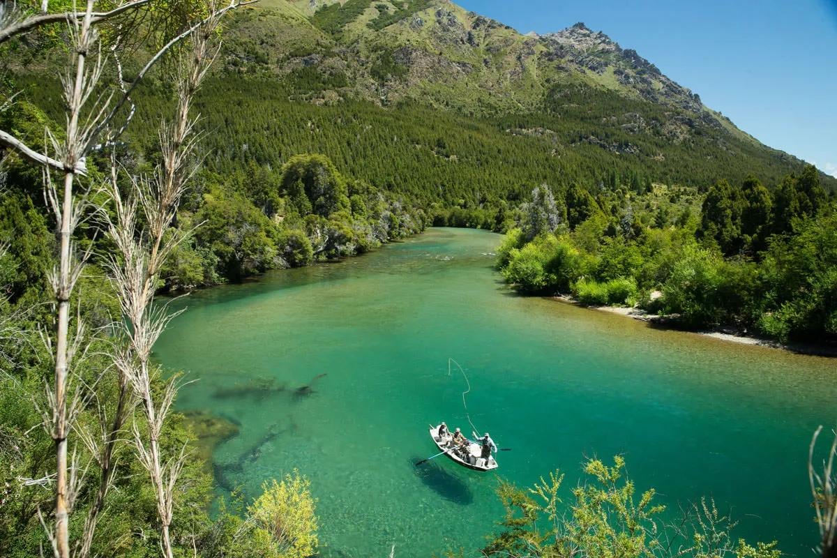 A rodar el reel: Neuquén ya vende los permisos para la temporada de pesca que se viene