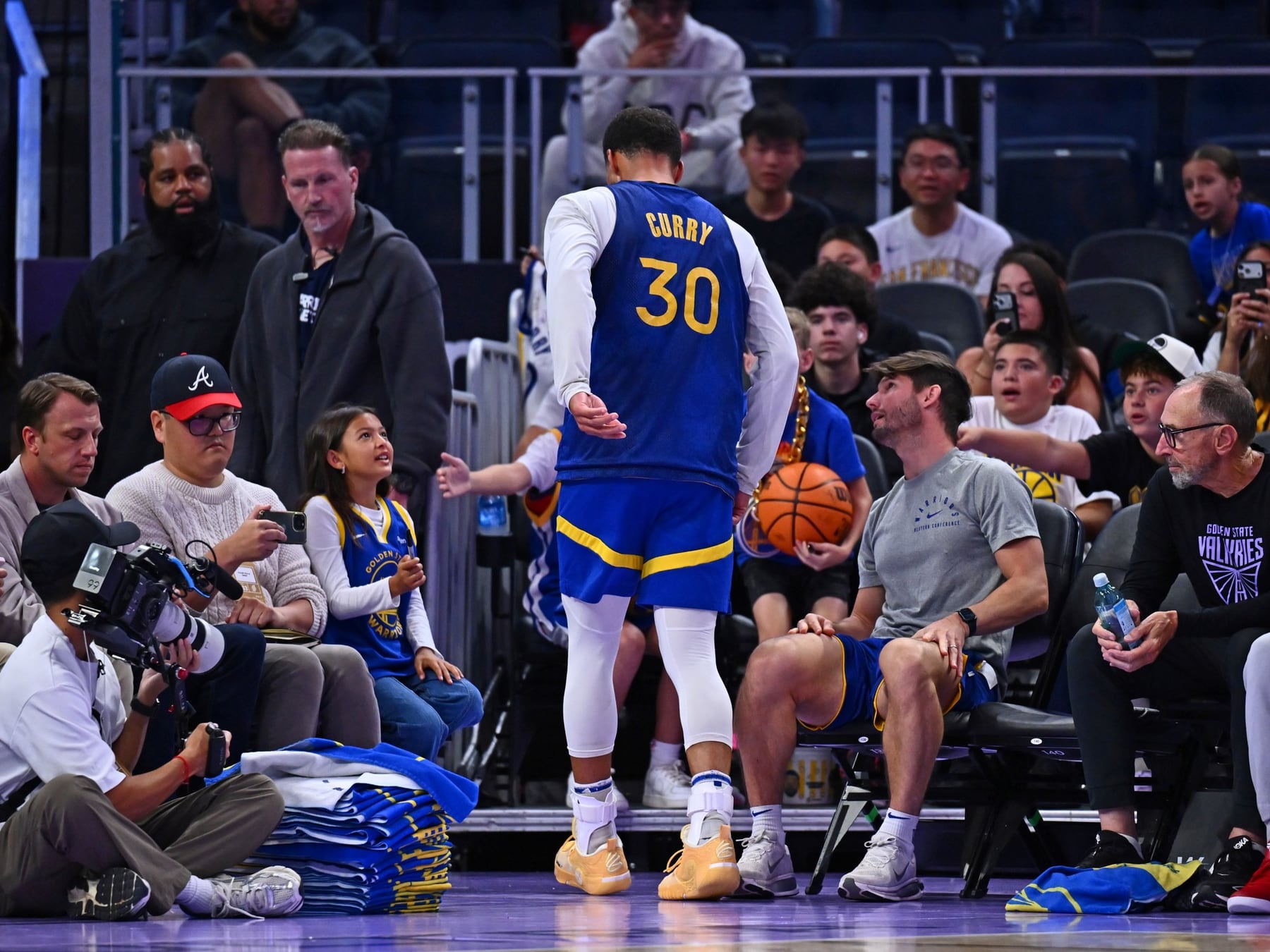 Curry se ajustó el bolsillo, se torció el tobillo y los Warriors ya están rezando