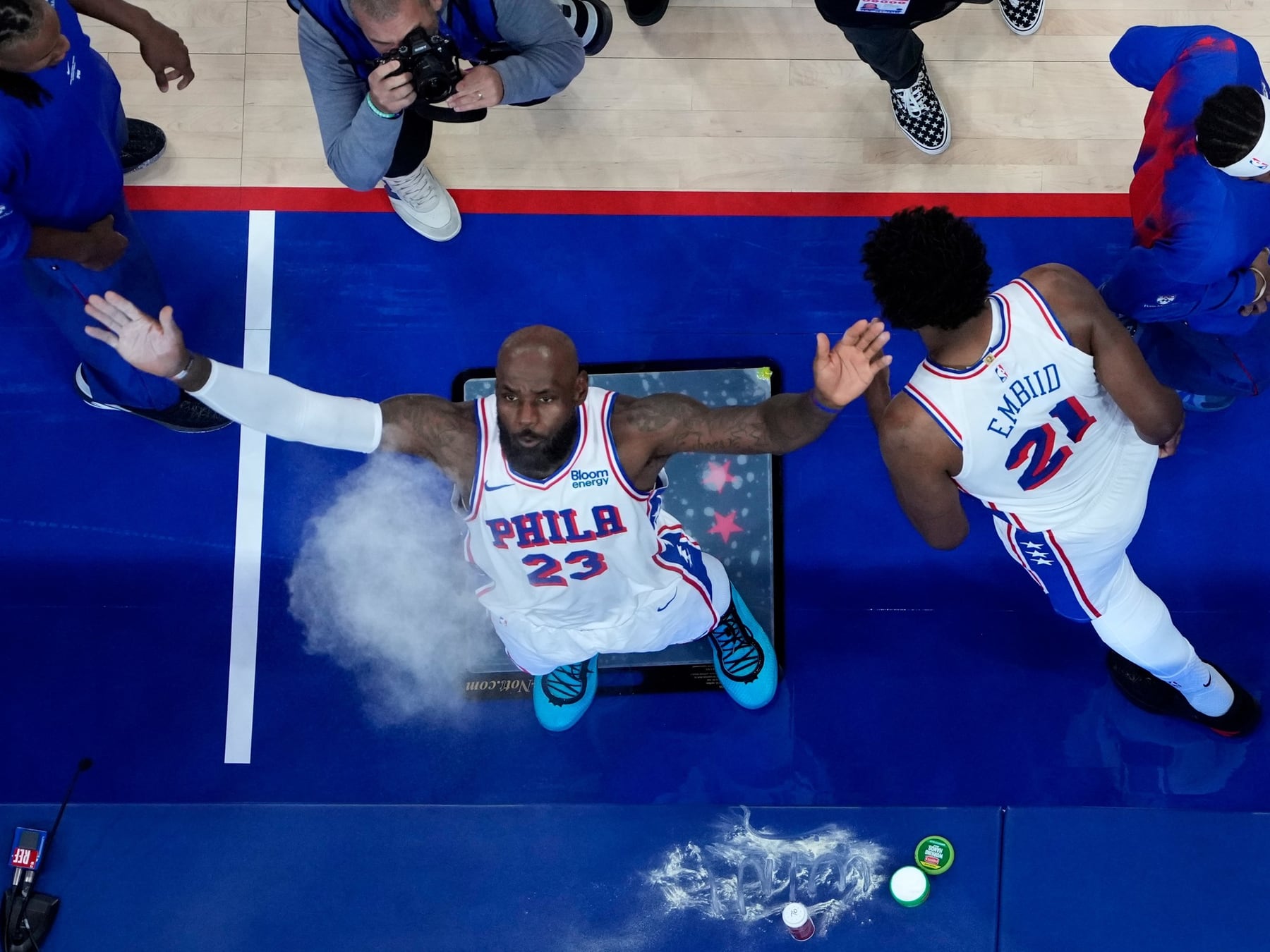 LeBron se pone la de Filadelfia y abre la NBA en el Madison: los Knicks defienden la corona con los Spurs y el Thunder como teloneros de lujo