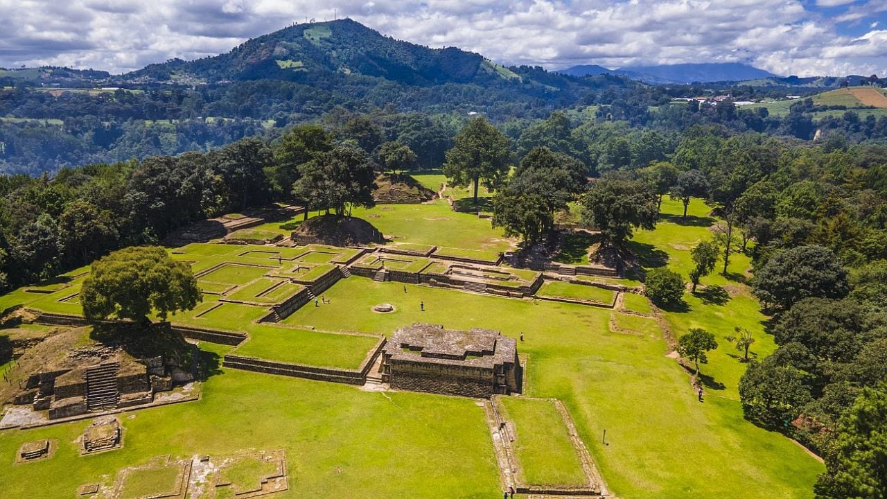Guatemala, un país entero donde entra la Provincia: volcanes, selvas y mayas a trece días de promedio