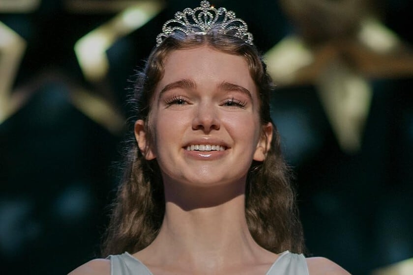 Carrie se escapa de la ciudad y ahora debe aprender a vivir fuera delugat
