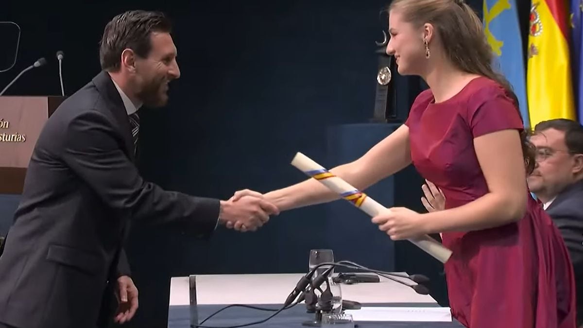 Messi, distinguido en Oviedo con un premio que ya le sobra