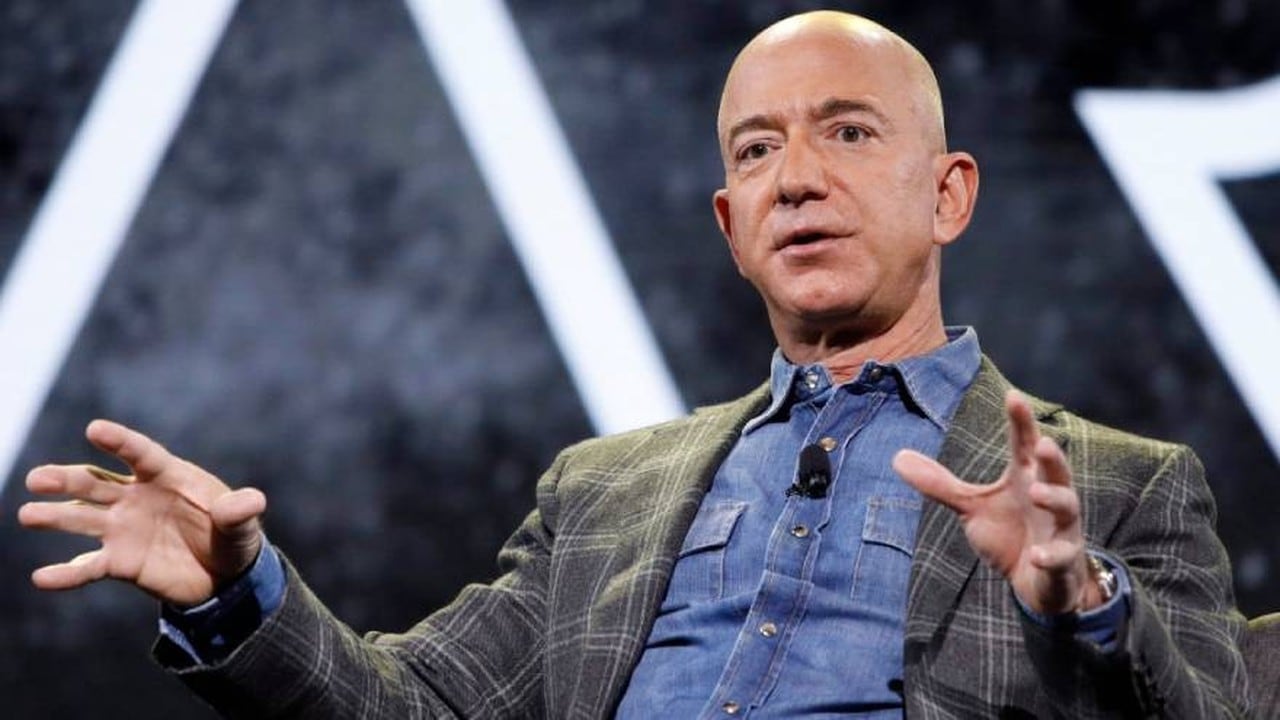 Bezos sostiene que la inteligencia artificial habilita jornadas de tres días, perocolumnwidth el impacto en los ingresos