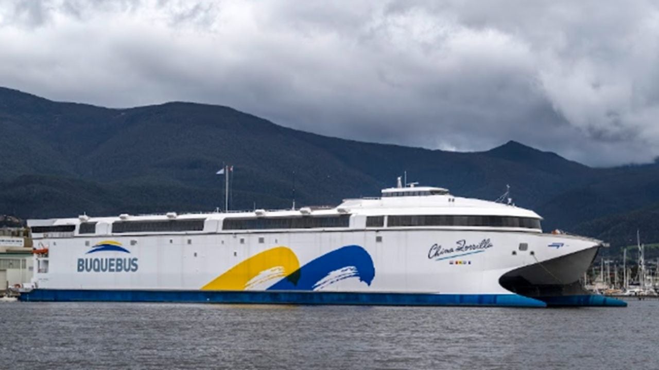 El China Zorrilla debutó en la ruta a Colonia: cómo funciona el buque eléctrico de Buquebús
