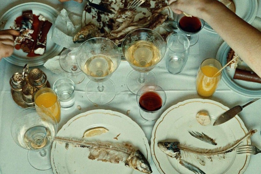 Dos jóvenes, un banquete y ningún respeto por las reglas: vuelve Las margaritas